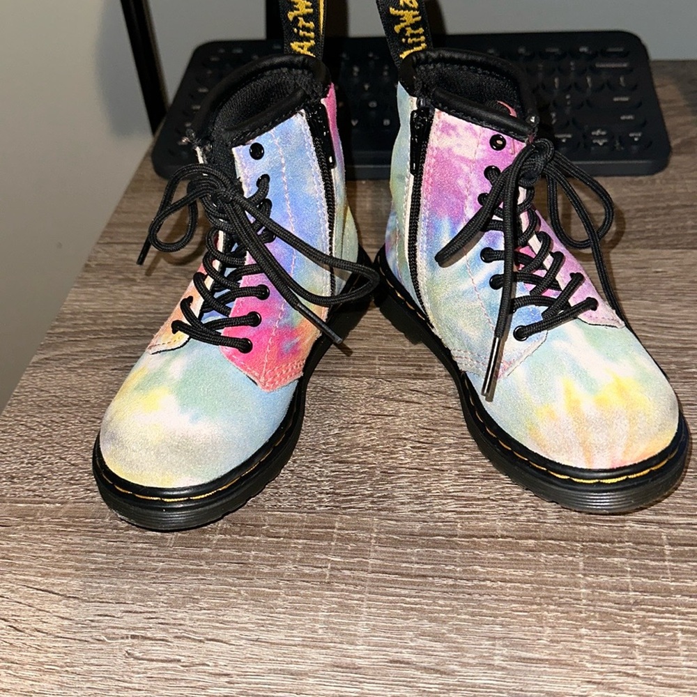 Dr Martens boots for kids size 8